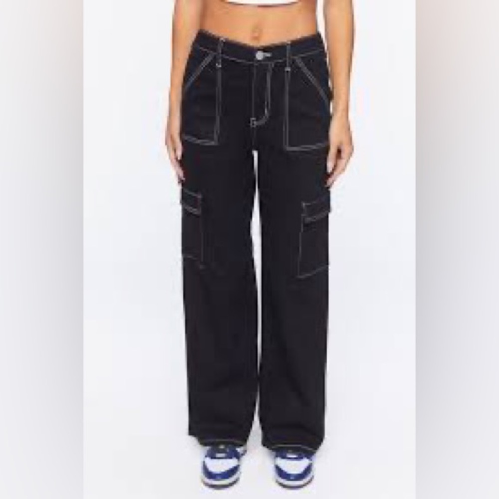 Black Forever 21 Cargo Pants - Medium